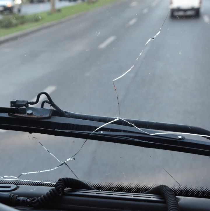 Damaged windscreen? Here’s why you should fix it promptly