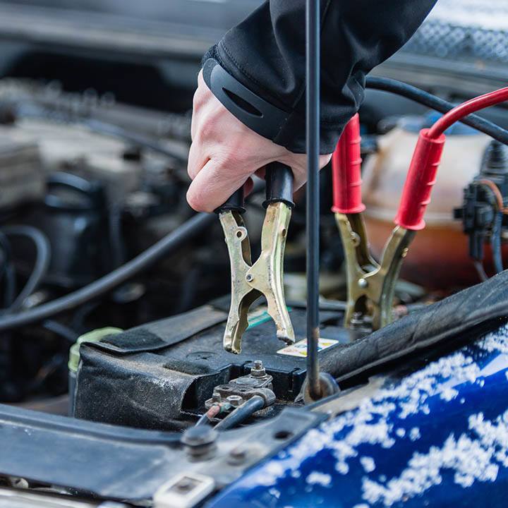 What causes battery problems in winter?